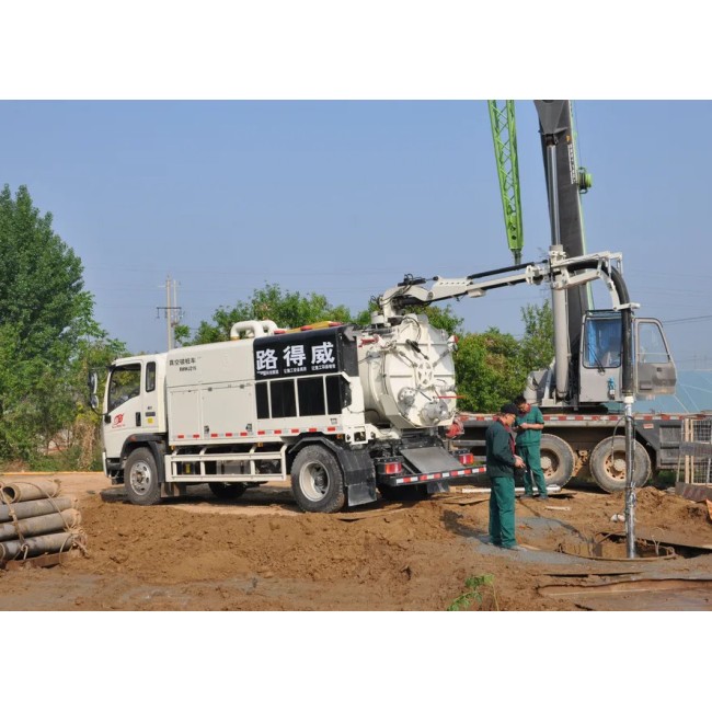 Вакуумная машина (Ассенизатор) Isuzu Elf KV700, 4х2, 190 л.с., 2,5 м3