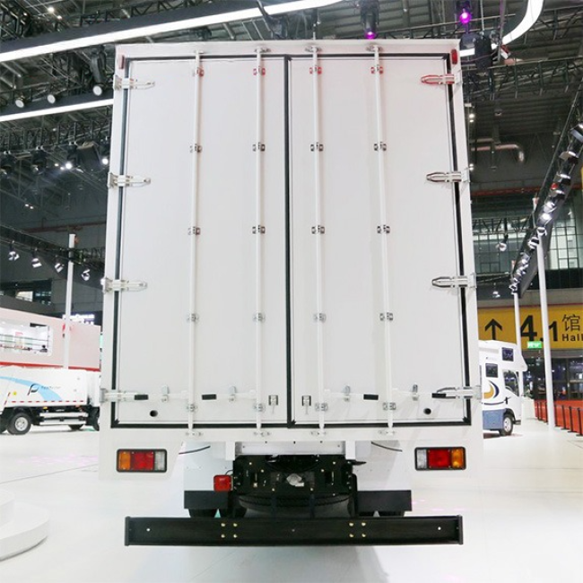 Грузовик-фургон Isuzu Giga F-Series, QL5180XXYAJRH, 4х2, 240 л.с., 5550 мм