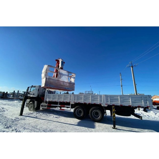Бортовой грузовик Isuzu Giga (C-series) 6х4, с КМУ Sany 8 тонн