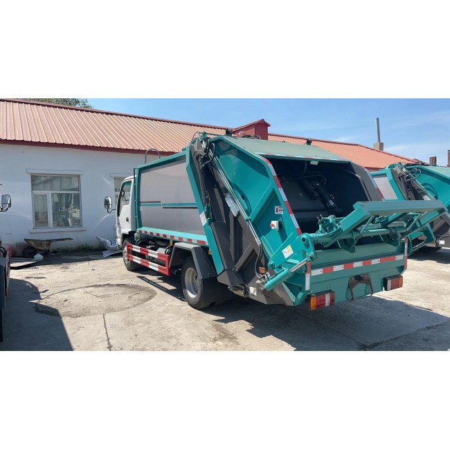 Мусоровоз Isuzu Elf 100Р, 4х2, 130 л.с., 6 м3