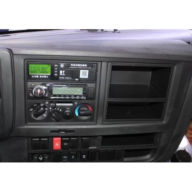 Седельный тягач Isuzu Giga (белый)
