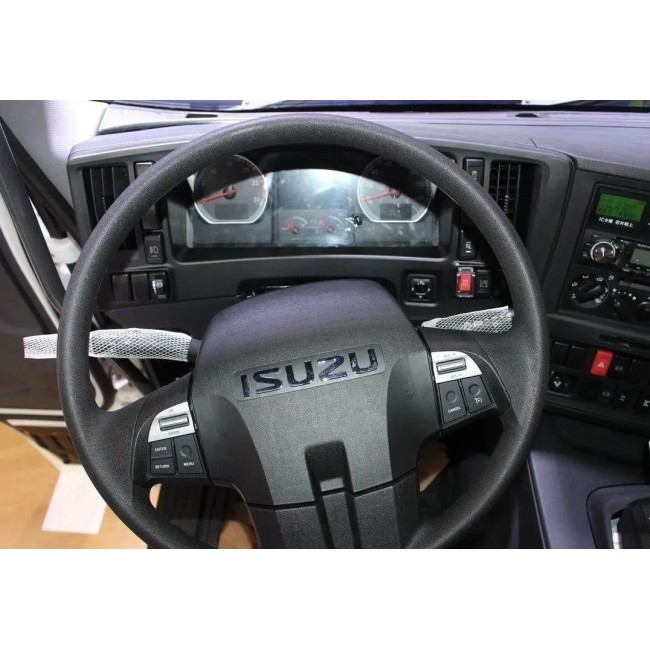Седельный тягач Isuzu Giga (белый)