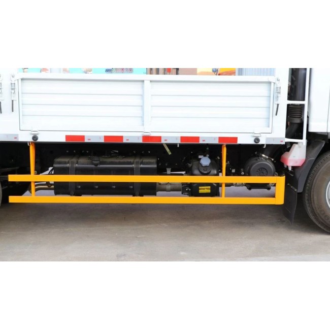 Грузовик Isuzu Elf с решетчaтым тент кaркaсом, 126 л.с.