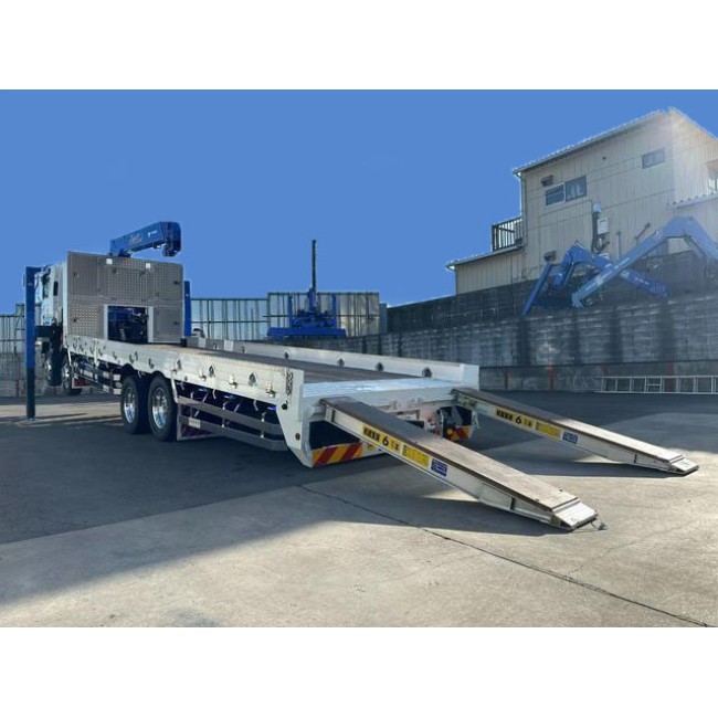 Манипулятор Isuzu Giga, 8х4, дизель, 380 л.с., стрела 5 тонн