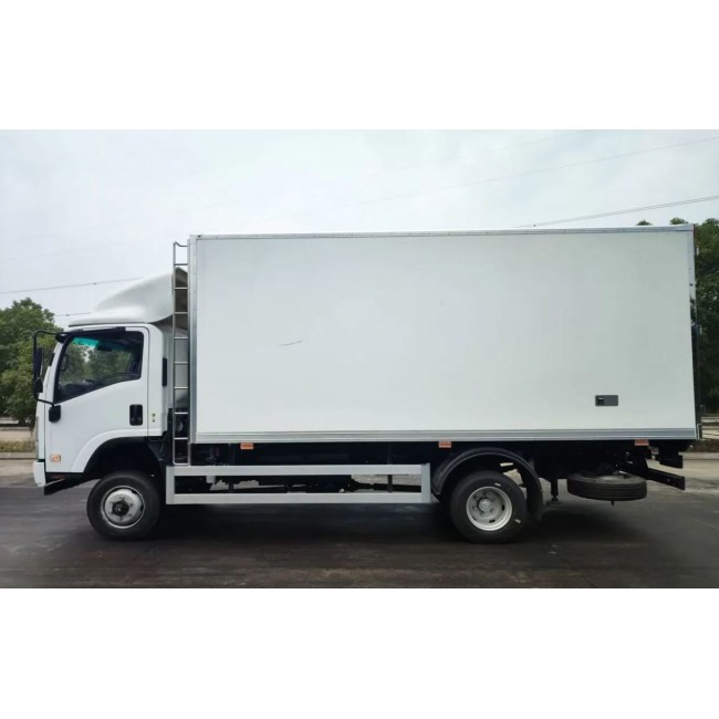 Изотермический фургон Isuzu Elf (N-series) с КМУ XCMG, 190 л.с.
