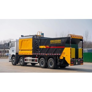 Автoмобиль для битумнoй кpошки на шасcи ISUZU GIGА 8x4 380 л.с.