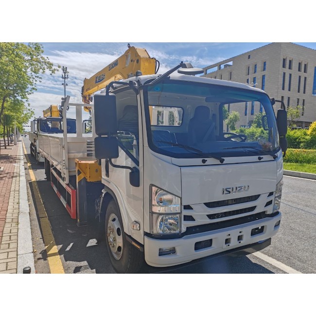 Бортовой грузовик Isuzu c кму XCMG 5 тонн